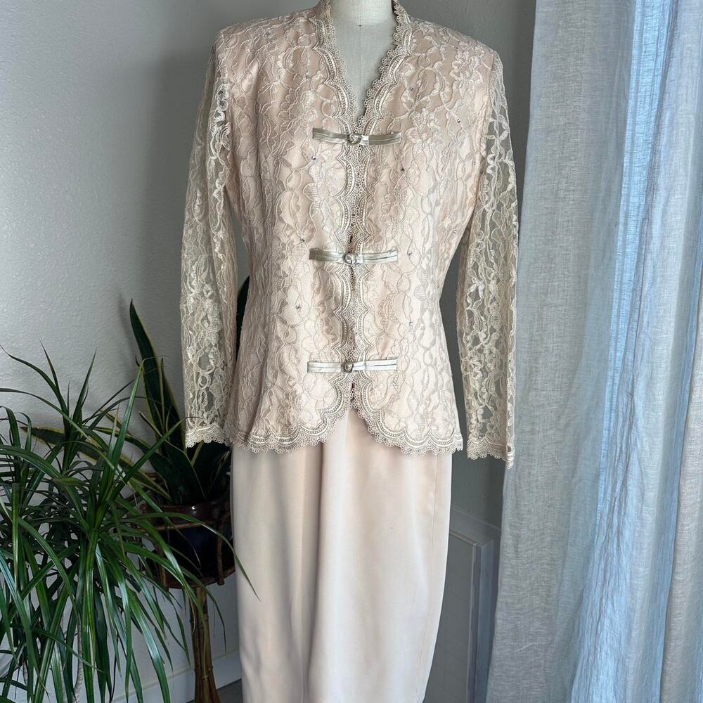 Nicole Paris Womenβs Size 10 Skirt Suit Blush Lace Overlay Satin Trim Elegant